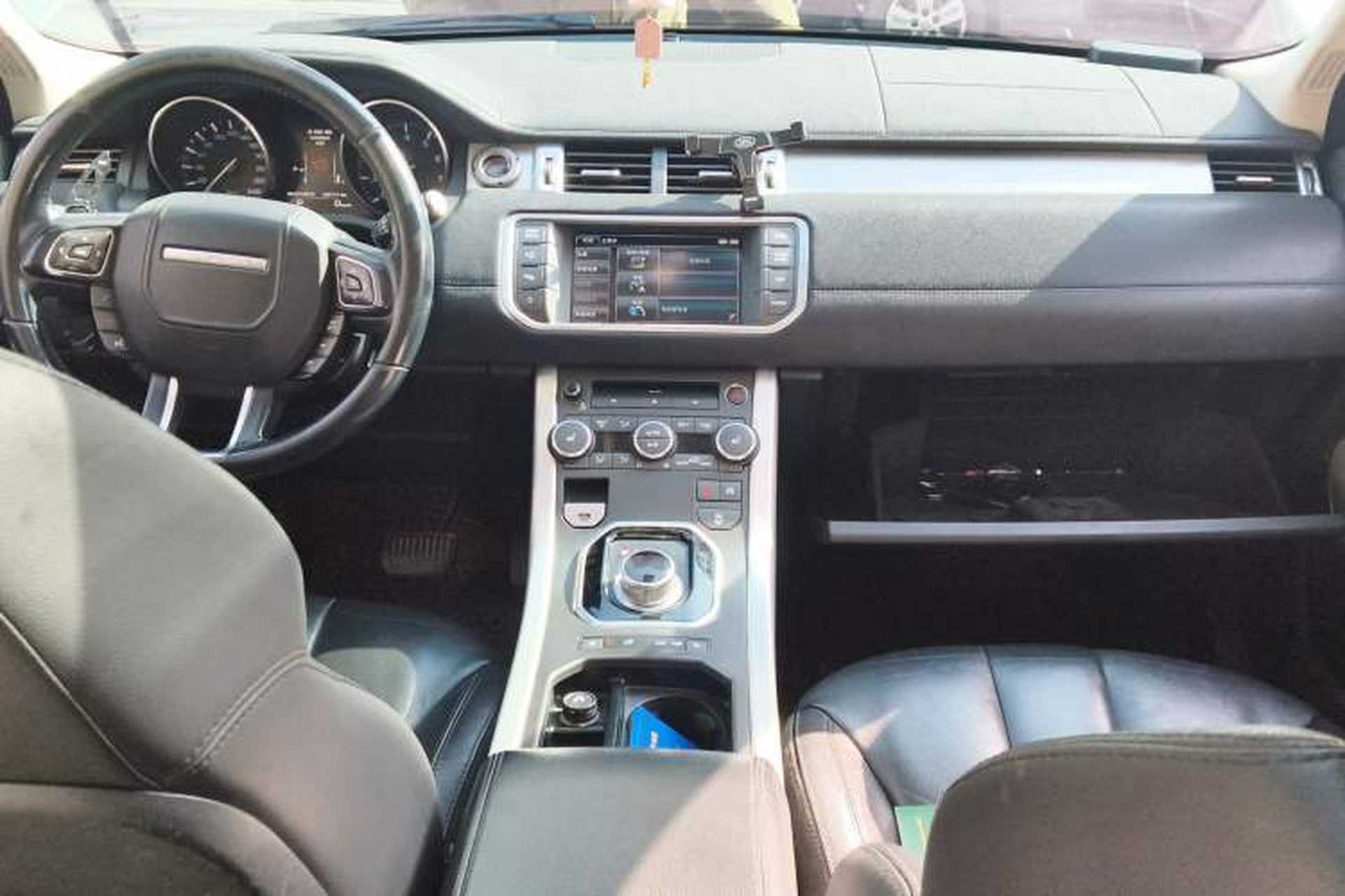 Used Land Rover Range Evoque 2014 2.0T 5-Door Luxury Edition Center Console