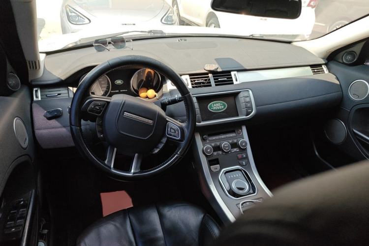 Used Land Rover Range Evoque 2014 2.0T 5-Door Luxury Edition Center Console