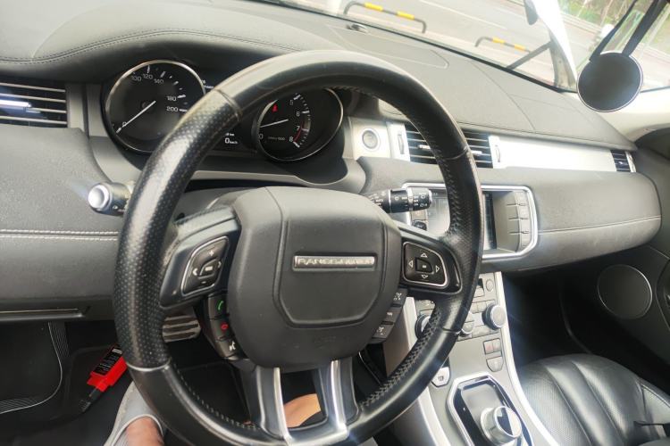 Used Land Rover Range Evoque 2014 2.0T 5-Door Ignite Edition Center Console