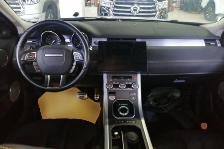 Used Land Rover Range Evoque 2014 2.0T 5-Door Ignite Edition Center Console