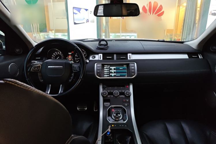 Used Land Rover Range Evoque 2014 2.0T 5-Door Ignite Edition Center Console