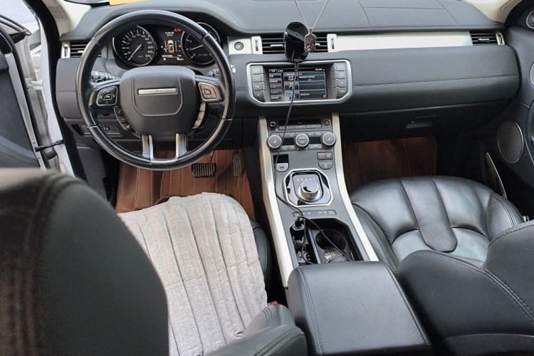 Used Land Rover Range Evoque 2014 2.0T 5-Door Luxury Edition Center Console