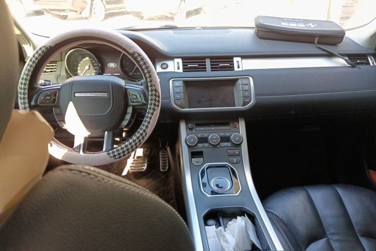 Used Land Rover Range Evoque 2014 2.0T 5-Door Ignite Edition Center Console