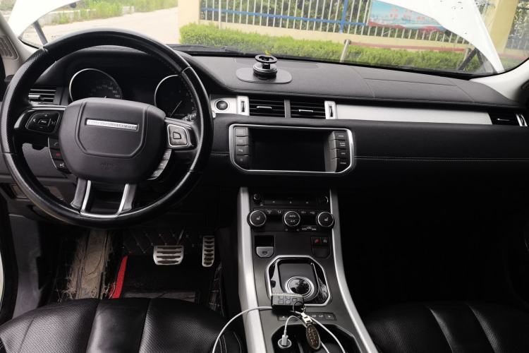 Used Land Rover Range Evoque 2014 2.0T 5-Door Ignite Edition Center Console