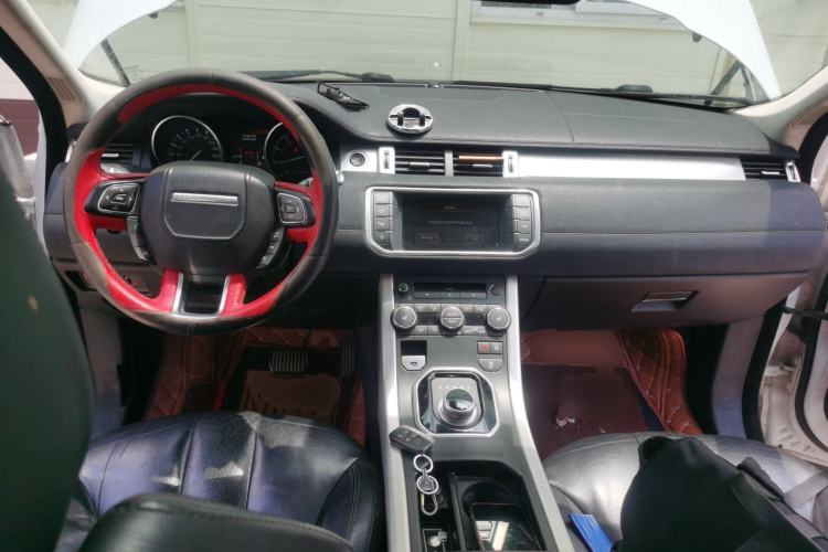 Used Land Rover Range Evoque 2014 2.0T 5-Door Luxury Edition Center Console