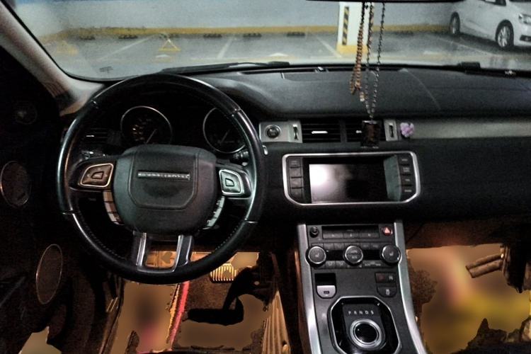 Used Land Rover Range Evoque 2014 2.0T 5-Door Luxury Edition Center Console