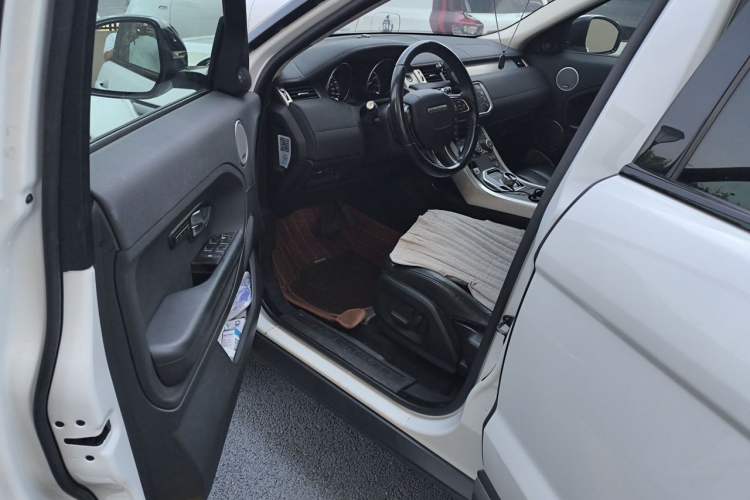Used Land Rover Range Evoque 2014 2.0T 5-Door Luxury Edition Driver Seat