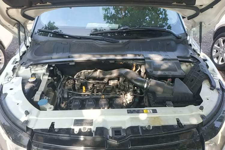 Used Land Rover Range Evoque 2014 2.0T 5-Door Ignite Edition Engine Bay