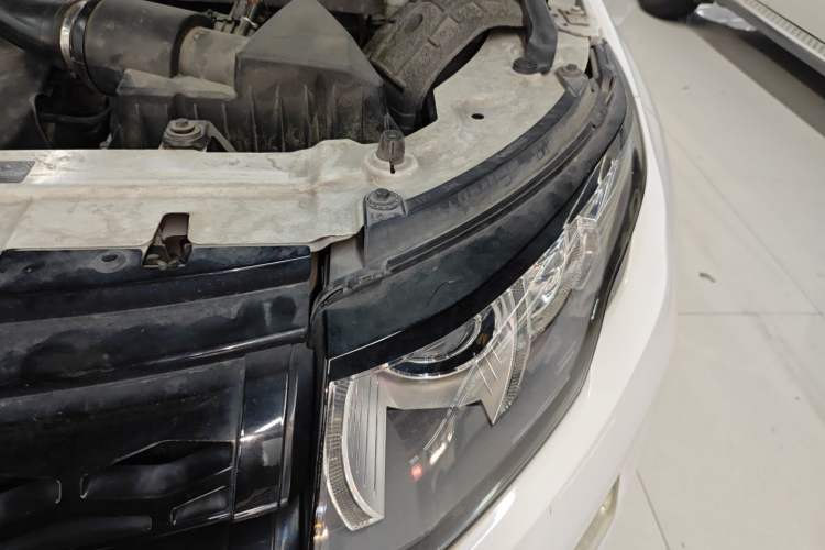 Used Land Rover Range Evoque 2014 2.0T 5-Door Ignite Edition Engine Bay Left