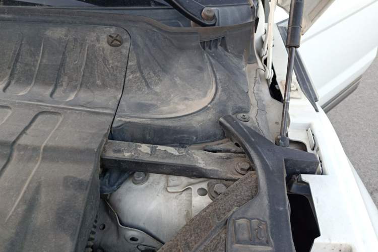 Used Land Rover Range Evoque 2014 2.0T 5-Door Luxury Edition Engine Bay Left