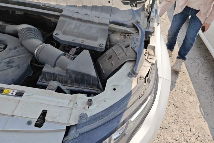 Used Land Rover Range Evoque 2014 2.0T 5-Door Luxury Edition Engine Bay Left