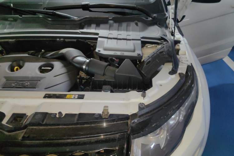 Used Land Rover Range Evoque 2014 2.0T 5-Door Ignite Edition Engine Bay Left