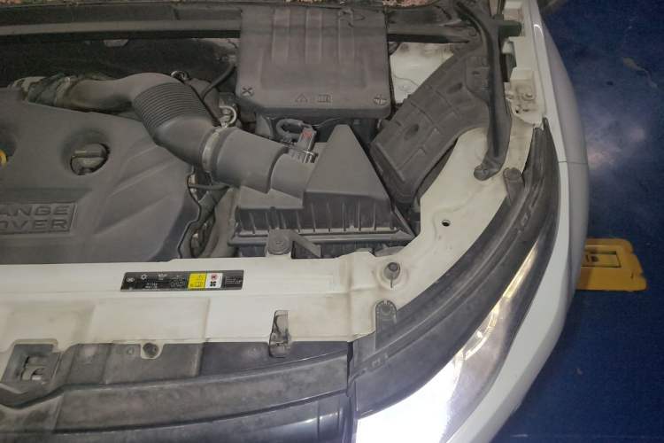 Used Land Rover Range Evoque 2014 2.0T 5-Door Ignite Edition Engine Bay Left
