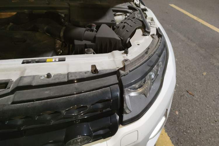 Used Land Rover Range Evoque 2014 2.0T 5-Door Ignite Edition Engine Bay Left