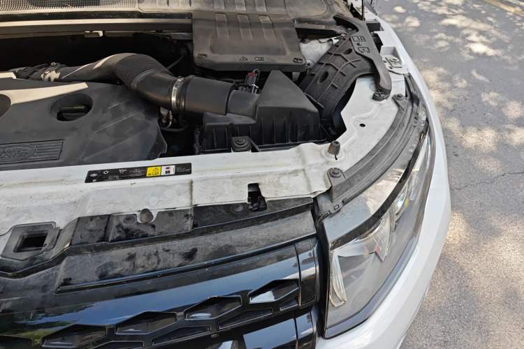 Used Land Rover Range Evoque 2014 2.0T 5-Door Ignite Edition Engine Bay Left