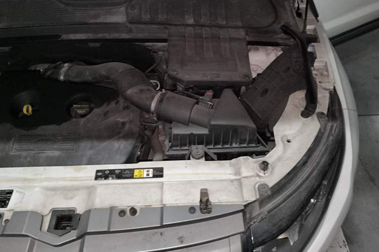 Used Land Rover Range Evoque 2014 2.0T 5-Door Luxury Edition Engine Bay Left