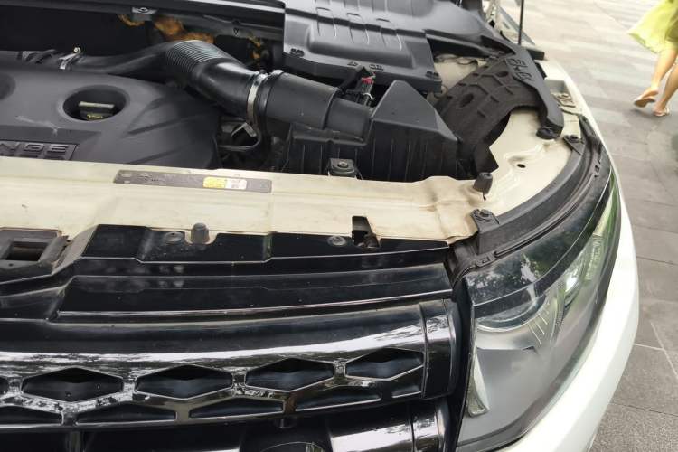 Used Land Rover Range Evoque 2014 2.0T 5-Door Ignite Edition Engine Bay Left