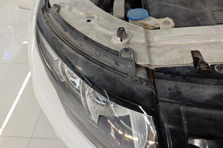 Used Land Rover Range Evoque 2014 2.0T 5-Door Ignite Edition Engine Bay Right