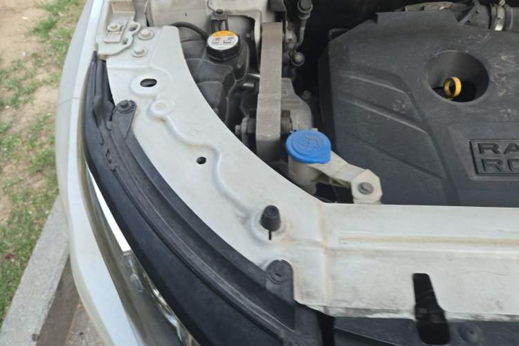 Used Land Rover Range Evoque 2014 2.0T 5-Door Ignite Edition Engine Bay Right