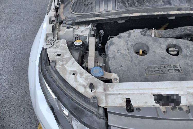 Used Land Rover Range Evoque 2014 2.0T 5-Door Luxury Edition Engine Bay Right