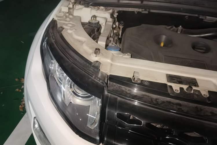 Used Land Rover Range Evoque 2014 2.0T 5-Door Ignite Edition Engine Bay Right
