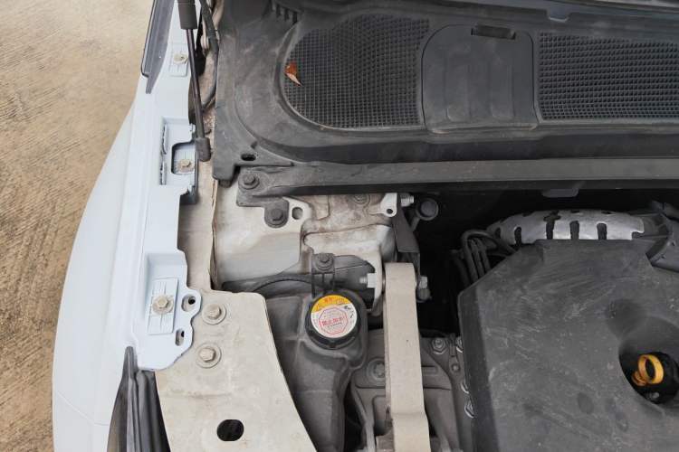 Used Land Rover Range Evoque 2014 2.0T 5-Door Ignite Edition Engine Bay Right
