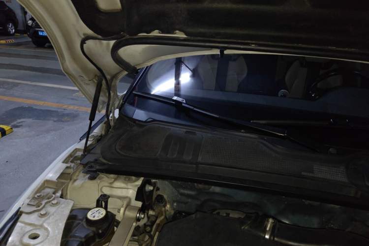 Used Land Rover Range Evoque 2014 2.0T 5-Door Ignite Edition Engine Bay Right