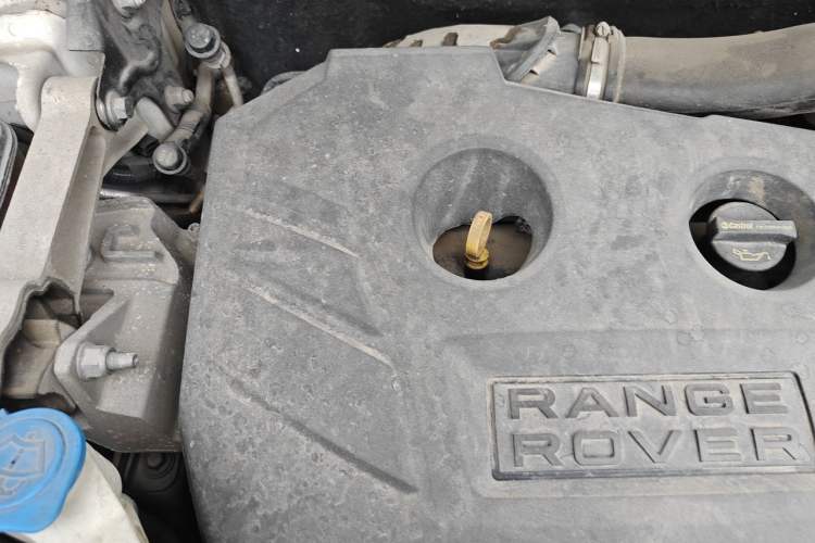 Used Land Rover Range Evoque 2014 2.0T 5-Door Luxury Edition Engine Bay Right