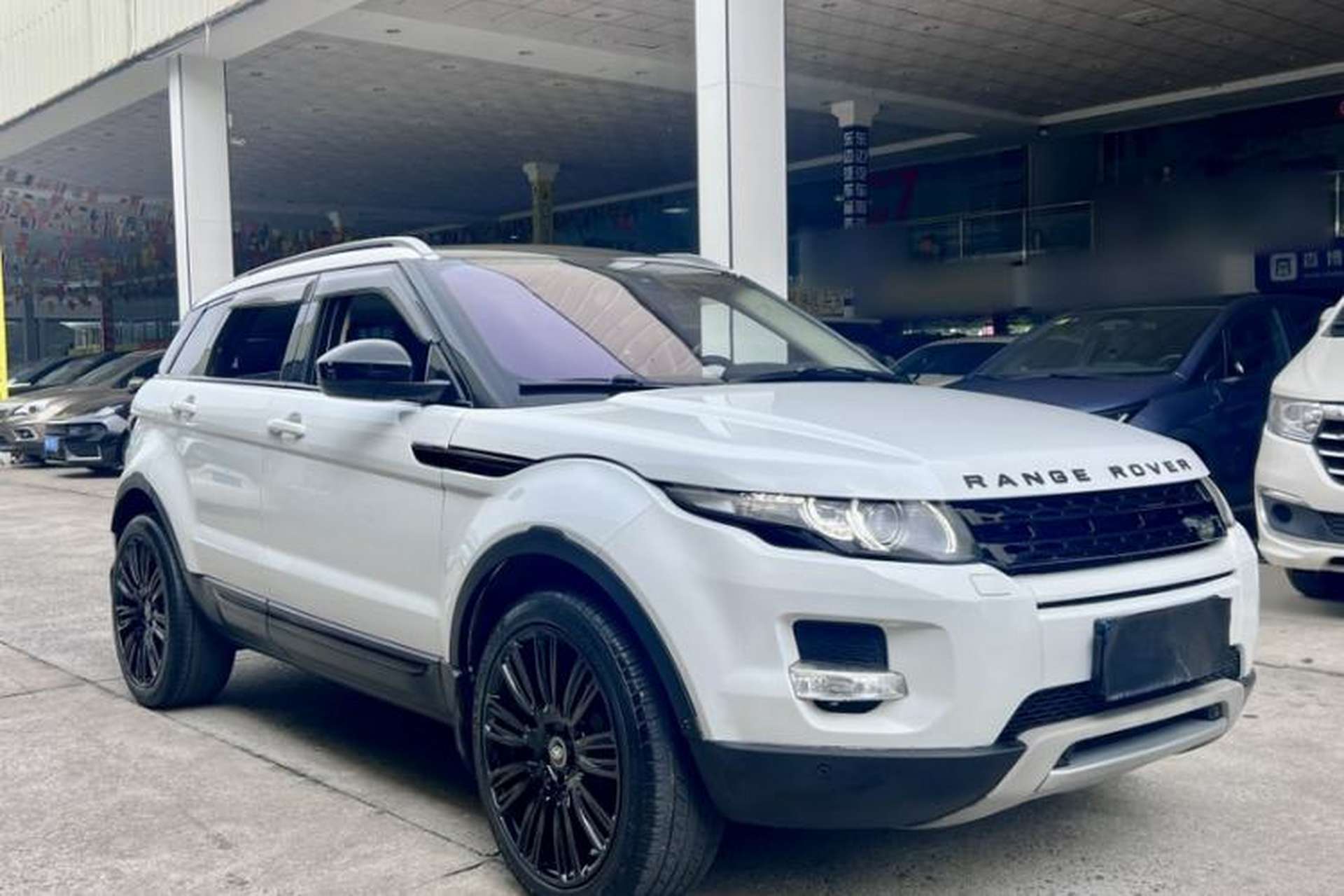 Used Land Rover Range Evoque 2014 2.0T 5-Door Luxury Edition Exterior 2