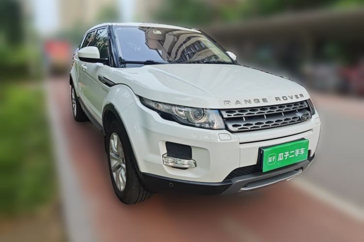 Used Land Rover Range Evoque 2014 2.0T 5-Door Luxury Edition Front Right 45 Deg