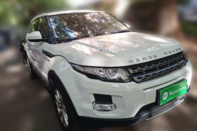 Used Land Rover Range Evoque 2014 2.0T 5-Door Luxury Edition Front Right 45 Deg