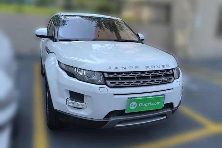 Used Land Rover Range Evoque 2014 2.0T 5-Door Luxury Edition Front Right 45 Deg