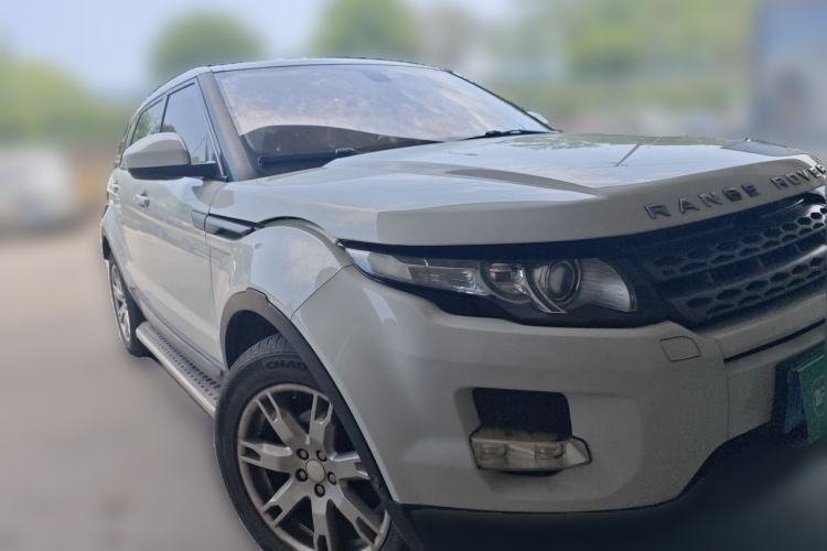 Used Land Rover Range Evoque 2014 2.0T 5-Door Luxury Edition Front Right 45 Deg