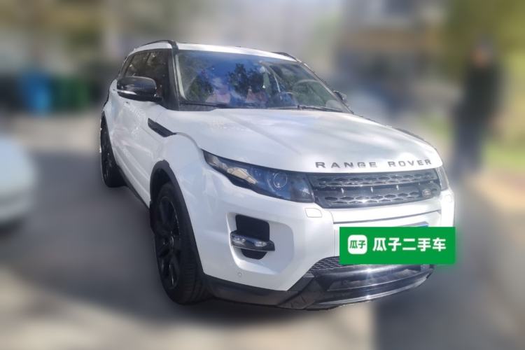 Used Land Rover Range Evoque 2014 2.0T 5-Door Christmas Limited Edition Front Right 45 Deg