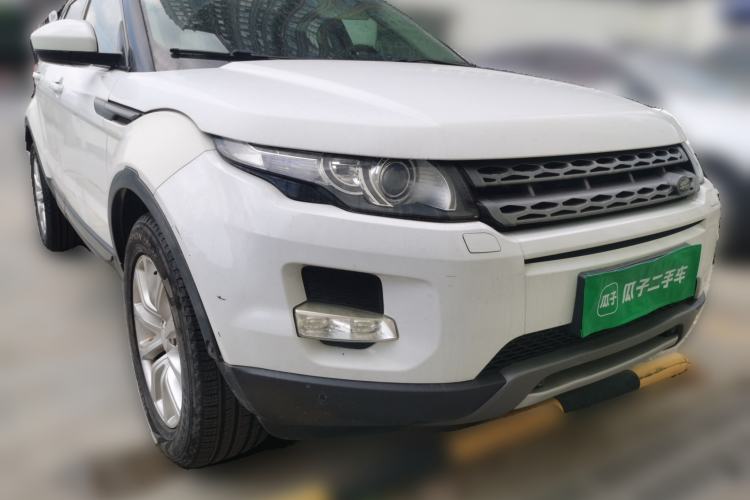 Used Land Rover Range Evoque 2014 2.0T 5-Door Luxury Edition Front Right 45 Deg