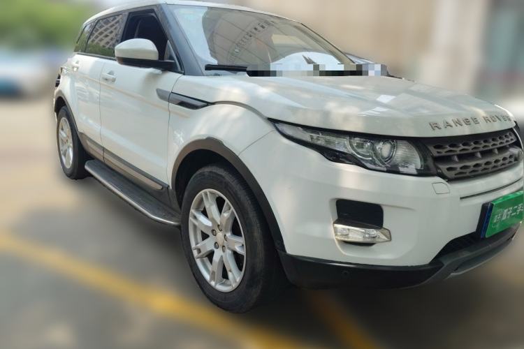 Used Land Rover Range Evoque 2014 2.0T 5-Door Luxury Edition Front Right 45 Deg