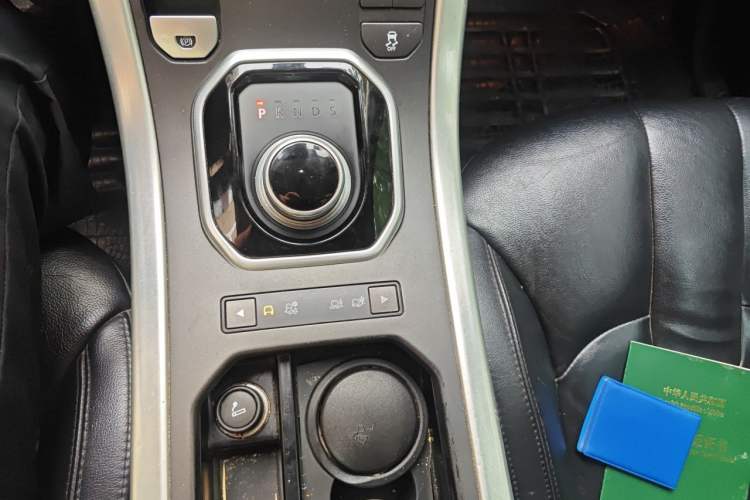 Used Land Rover Range Evoque 2014 2.0T 5-Door Luxury Edition Gear Lever