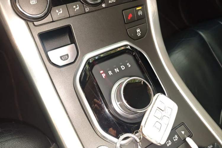 Used Land Rover Range Evoque 2014 2.0T 5-Door Luxury Edition Gear Lever
