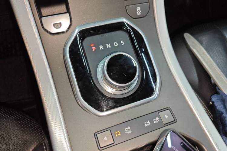 Used Land Rover Range Evoque 2014 2.0T 5-Door Ignite Edition Gear Lever
