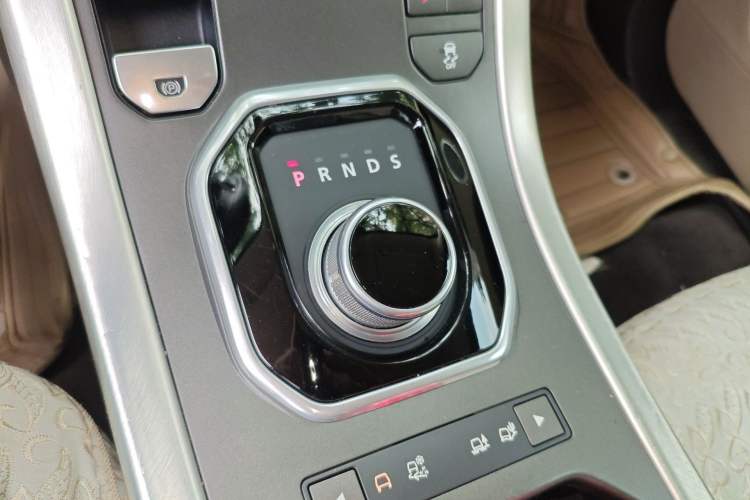 Used Land Rover Range Evoque 2014 2.0T 5-Door Luxury Edition Gear Lever