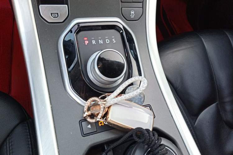 Used Land Rover Range Evoque 2014 2.0T 5-Door Luxury Edition Gear Lever