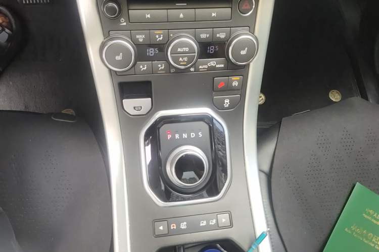 Used Land Rover Range Evoque 2014 2.0T 5-Door Luxury Edition Gear Lever