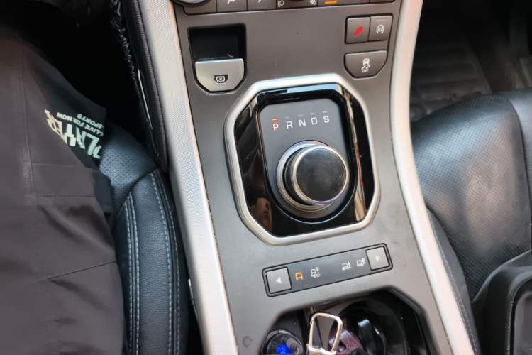 Used Land Rover Range Evoque 2014 2.0T 5-Door Ignite Edition Gear Lever
