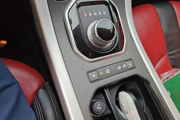 Used Land Rover Range Evoque 2014 2.0T 5-Door Ignite Edition Gear Lever