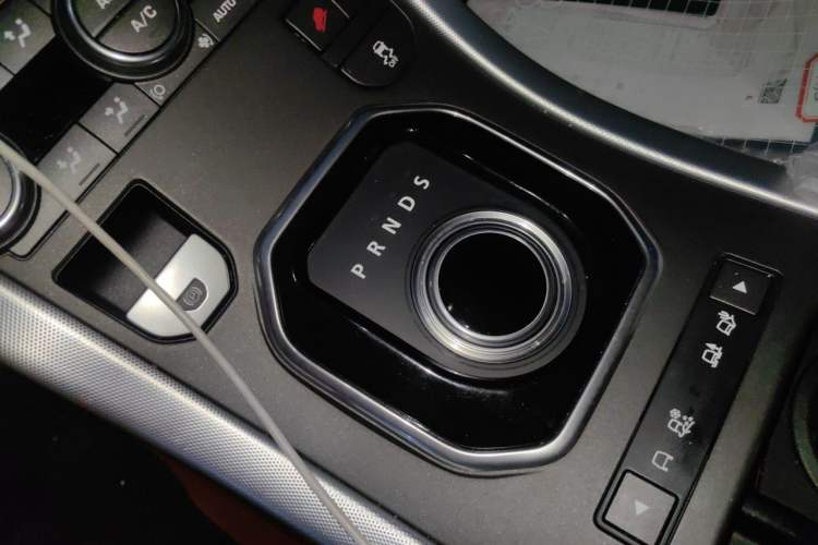 Used Land Rover Range Evoque 2014 2.0T 5-Door Ignite Edition Gear Lever