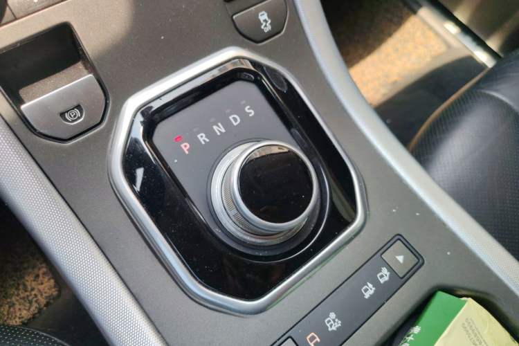Used Land Rover Range Evoque 2014 2.0T 5-Door Ignite Edition Gear Lever