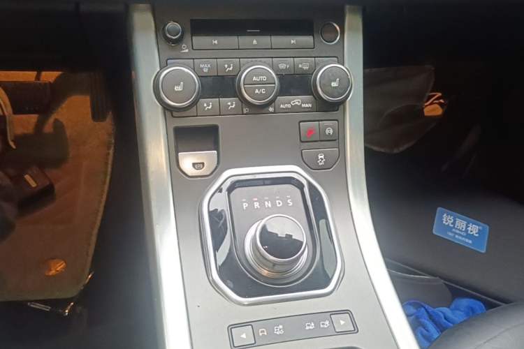 Used Land Rover Range Evoque 2014 2.0T 5-Door Luxury Edition Gear Lever