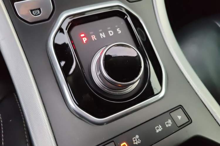 Used Land Rover Range Evoque 2014 2.0T 5-Door Ignite Edition Gear Lever