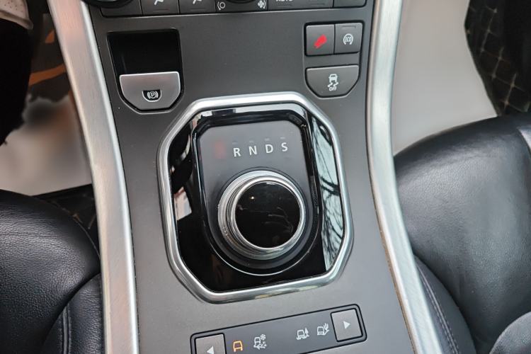 Used Land Rover Range Evoque 2014 2.0T 5-Door Luxury Edition Gear Lever