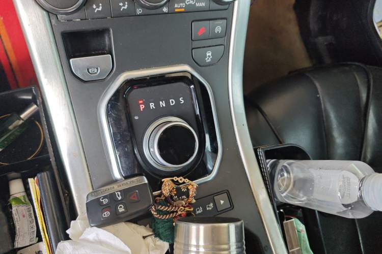 Used Land Rover Range Evoque 2014 2.0T 5-Door Luxury Edition Gear Lever